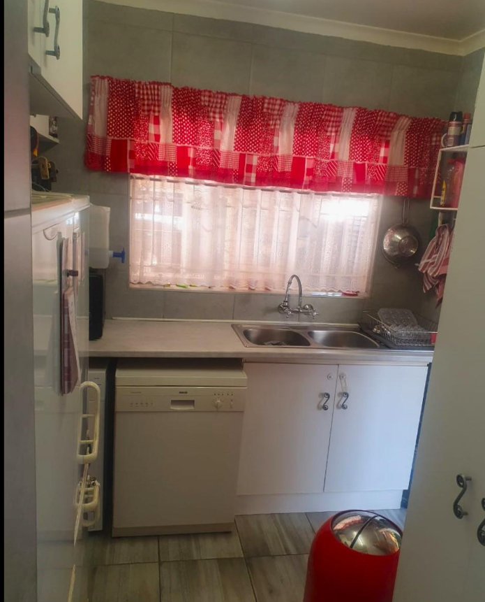 2 Bedroom Property for Sale in Eldoraigne Gauteng
