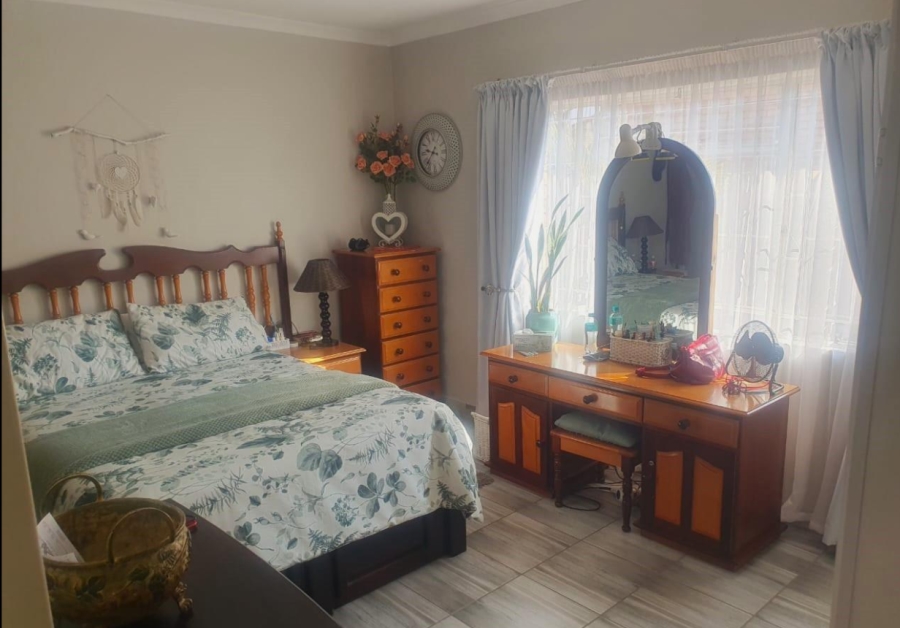2 Bedroom Property for Sale in Eldoraigne Gauteng