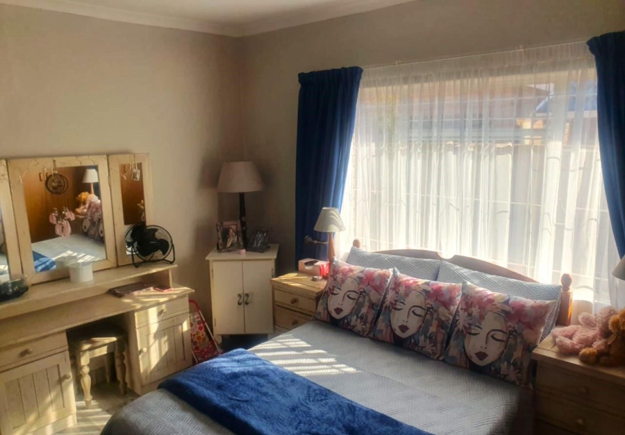 2 Bedroom Property for Sale in Eldoraigne Gauteng