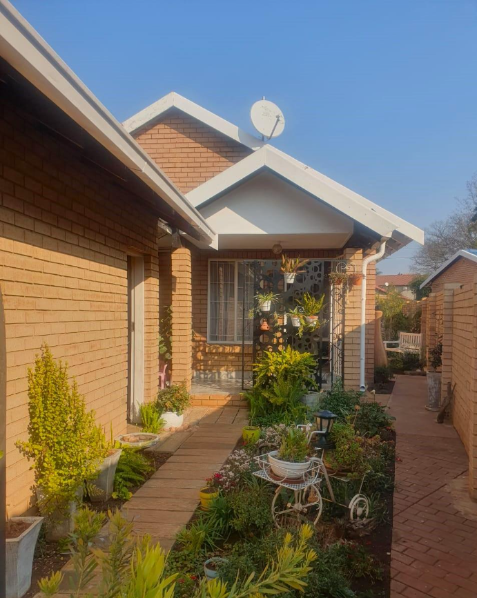 2 Bedroom Property for Sale in Eldoraigne Gauteng