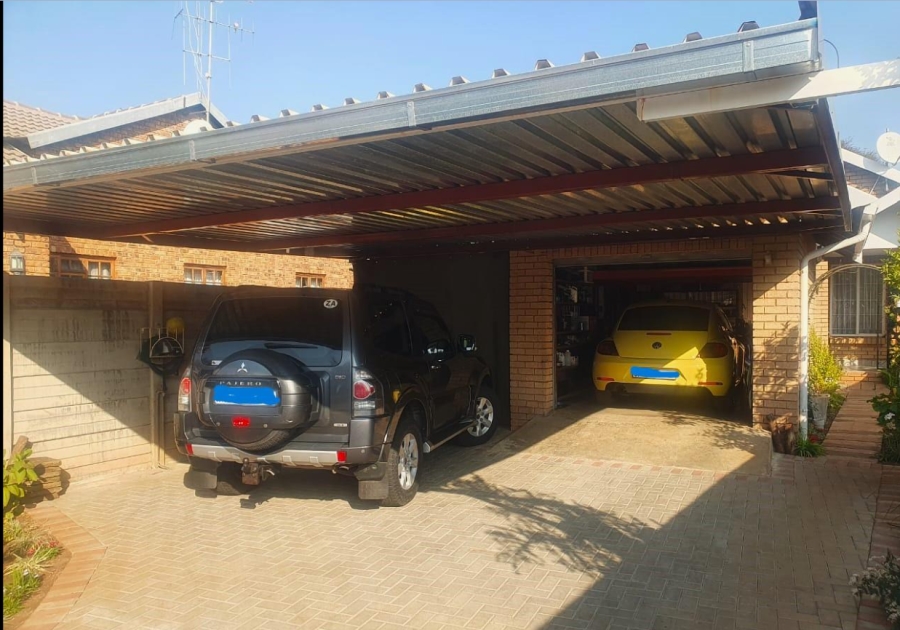 2 Bedroom Property for Sale in Eldoraigne Gauteng