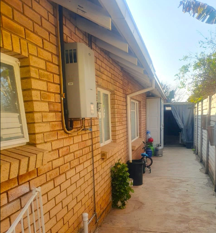 2 Bedroom Property for Sale in Eldoraigne Gauteng