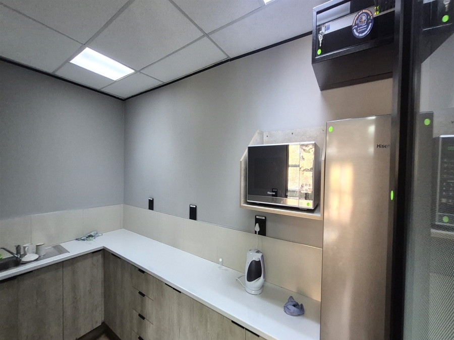 To Let Commercial Property for Rent in Dunkeld Gauteng