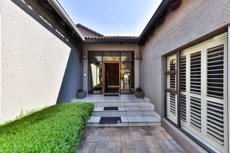 5 Bedroom Property for Sale in Woodhill Estate Gauteng