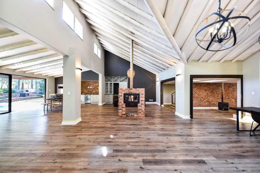 5 Bedroom Property for Sale in Woodhill Estate Gauteng