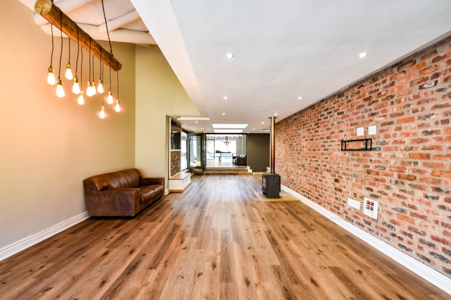 5 Bedroom Property for Sale in Woodhill Estate Gauteng