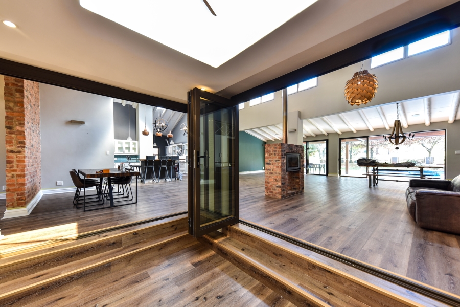 5 Bedroom Property for Sale in Woodhill Estate Gauteng