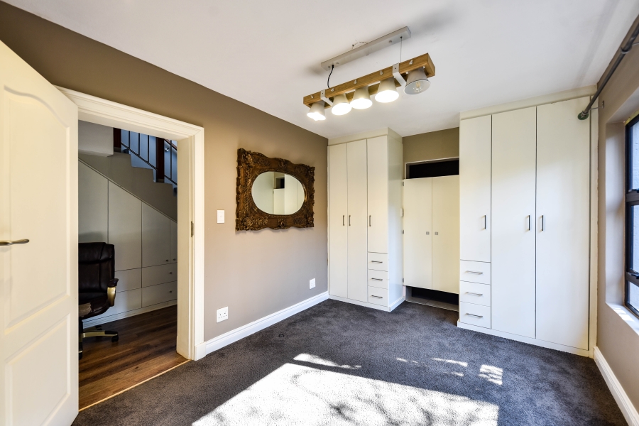5 Bedroom Property for Sale in Woodhill Estate Gauteng