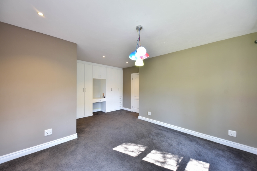 5 Bedroom Property for Sale in Woodhill Estate Gauteng