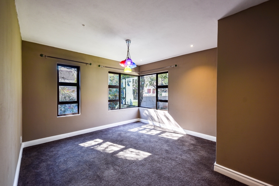 5 Bedroom Property for Sale in Woodhill Estate Gauteng