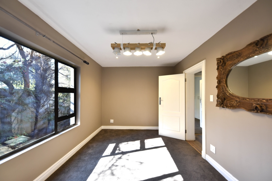 5 Bedroom Property for Sale in Woodhill Estate Gauteng