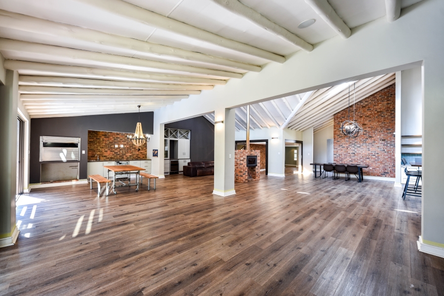5 Bedroom Property for Sale in Woodhill Estate Gauteng