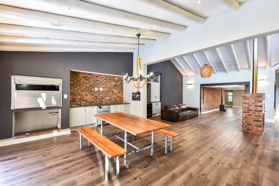 5 Bedroom Property for Sale in Woodhill Estate Gauteng