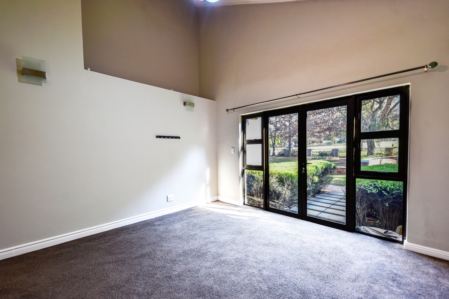 5 Bedroom Property for Sale in Woodhill Estate Gauteng