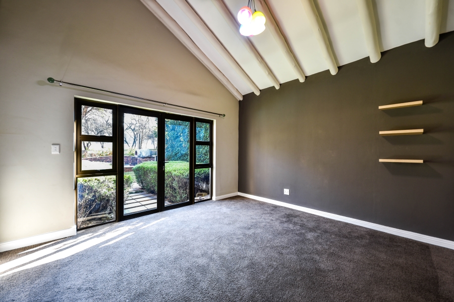 5 Bedroom Property for Sale in Woodhill Estate Gauteng