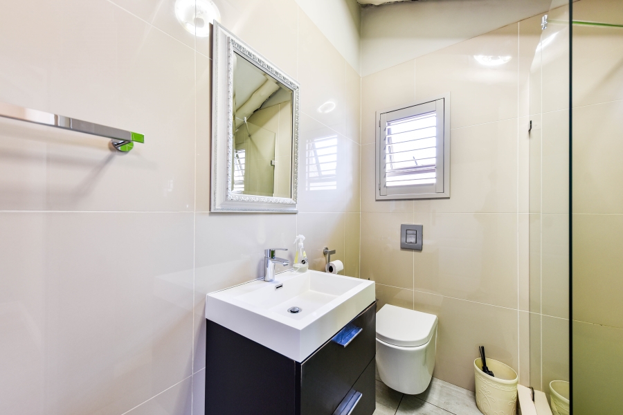 5 Bedroom Property for Sale in Woodhill Estate Gauteng