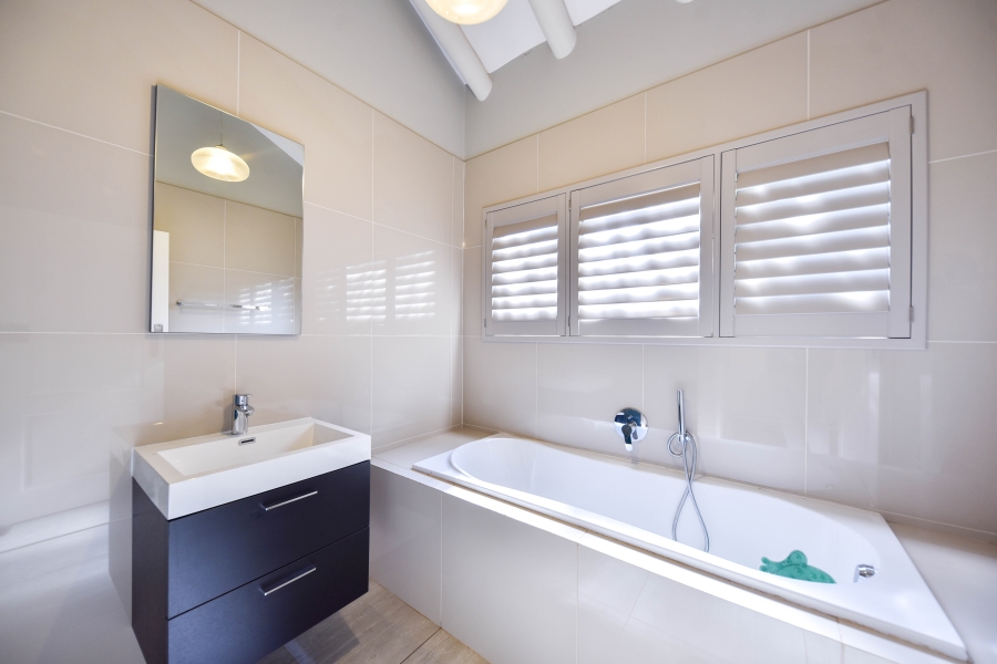 5 Bedroom Property for Sale in Woodhill Estate Gauteng