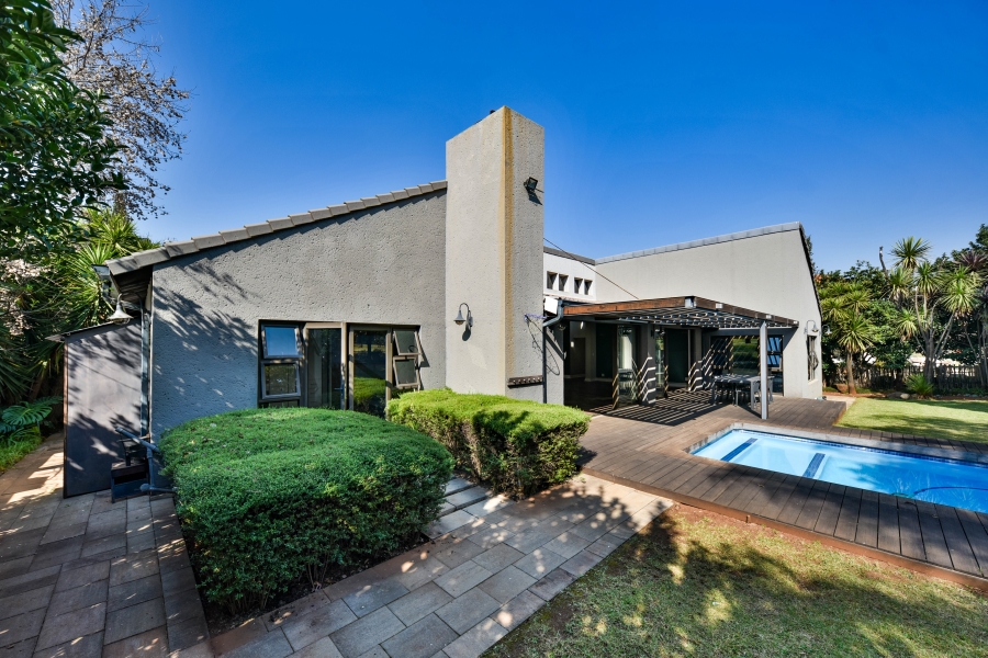 5 Bedroom Property for Sale in Woodhill Estate Gauteng
