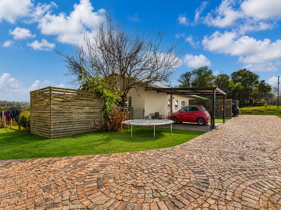 10 Bedroom Property for Sale in Chartwell Gauteng