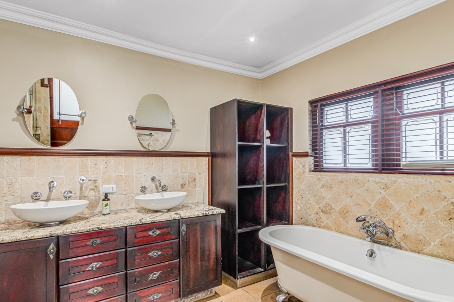 5 Bedroom Property for Sale in Chartwell Gauteng