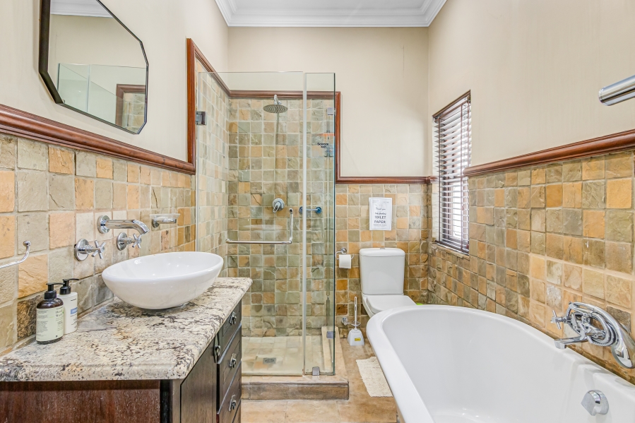 5 Bedroom Property for Sale in Chartwell Gauteng