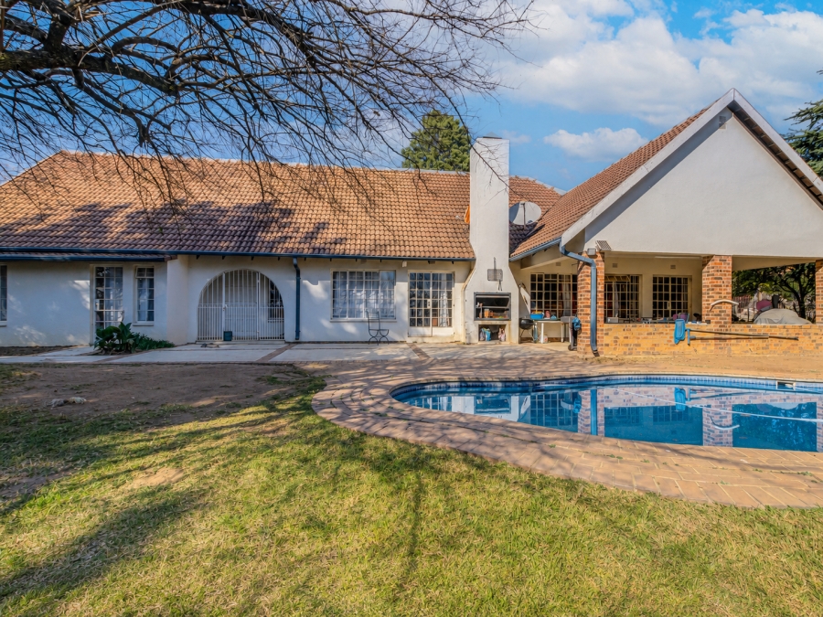 7 Bedroom Property for Sale in Chartwell Gauteng