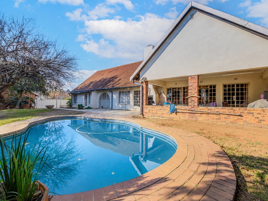 7 Bedroom Property for Sale in Chartwell Gauteng