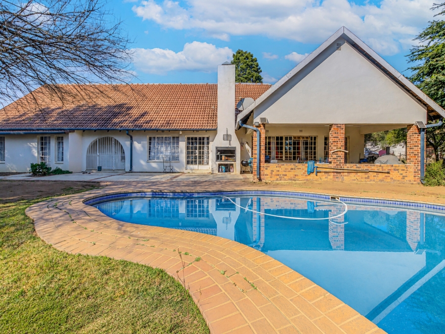 7 Bedroom Property for Sale in Chartwell Gauteng