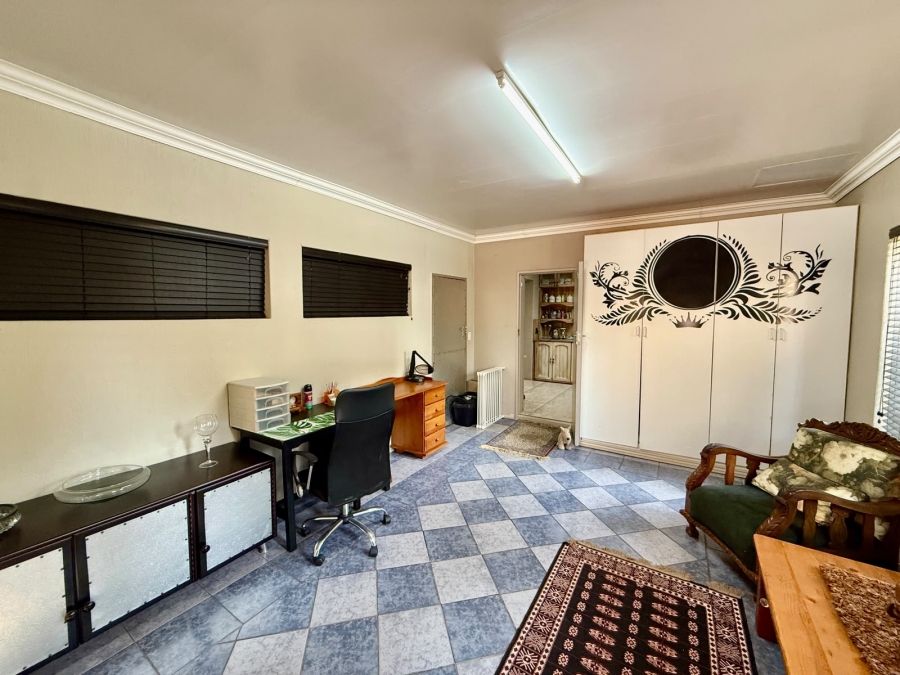 4 Bedroom Property for Sale in Ninapark Gauteng