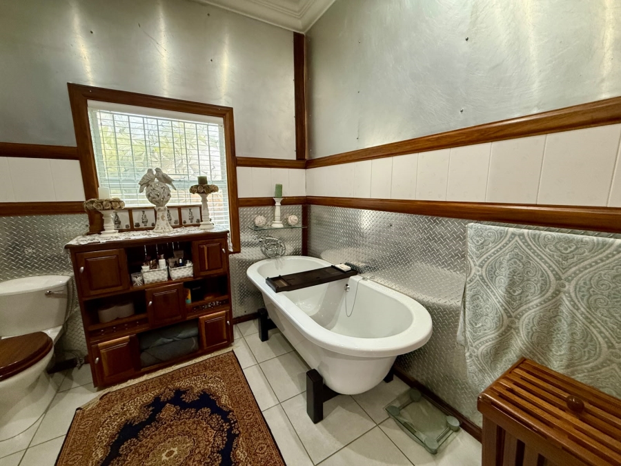 4 Bedroom Property for Sale in Ninapark Gauteng