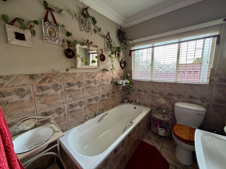 4 Bedroom Property for Sale in Ninapark Gauteng