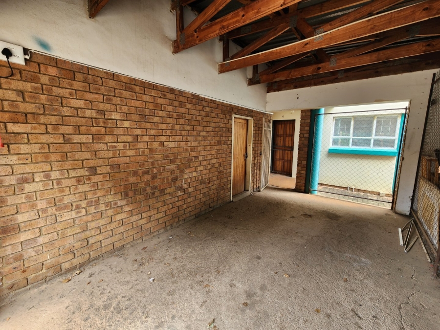 2 Bedroom Property for Sale in Pretoria North Gauteng