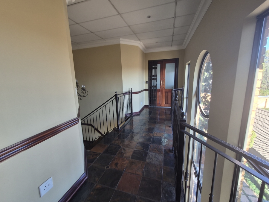 To Let Commercial Property for Rent in Die Hoewes Gauteng