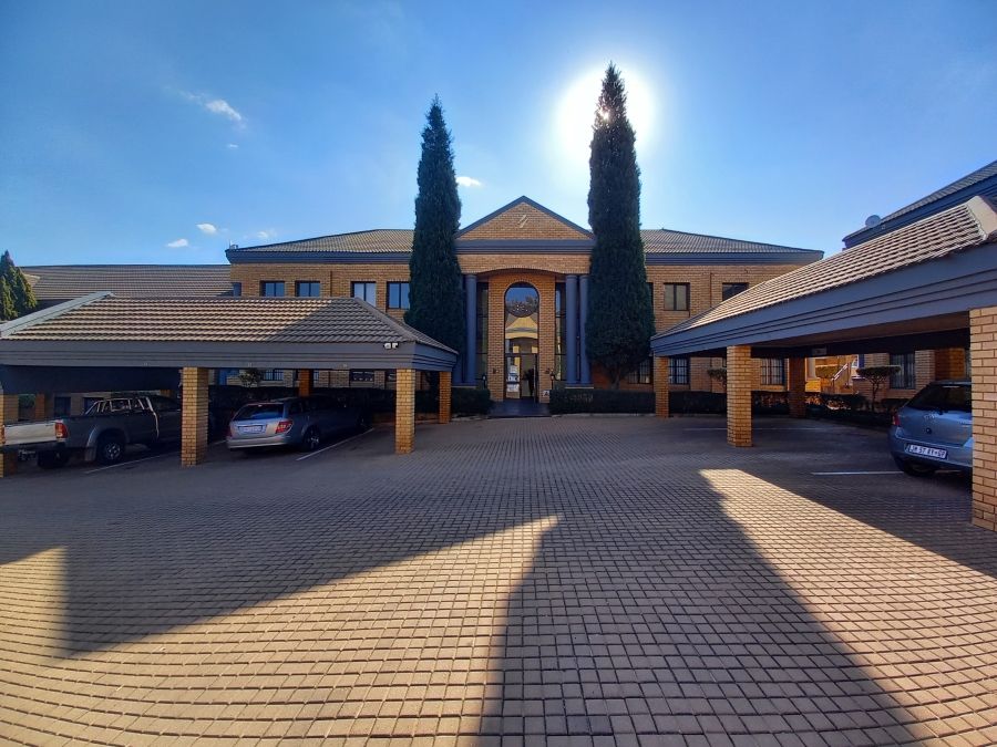 To Let Commercial Property for Rent in Die Hoewes Gauteng