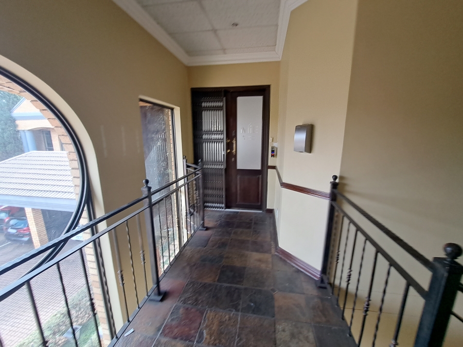 To Let Commercial Property for Rent in Die Hoewes Gauteng