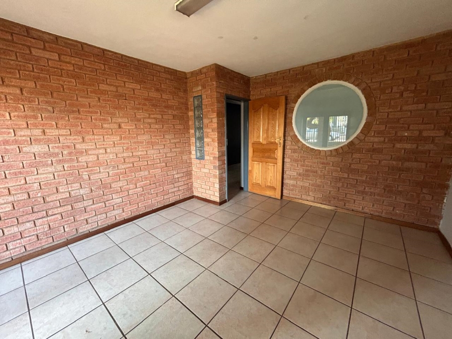 To Let Commercial Property for Rent in Highveld Gauteng