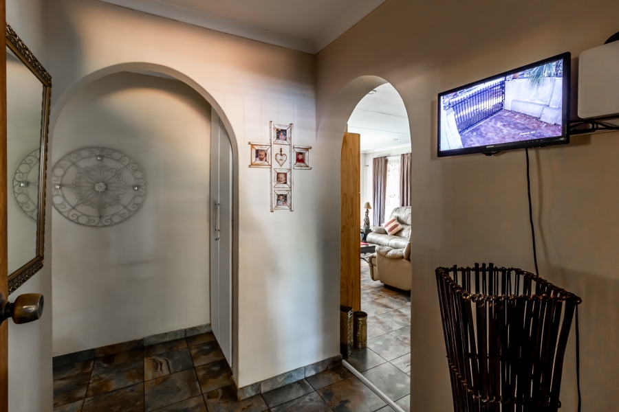 4 Bedroom Property for Sale in Waverley Gauteng