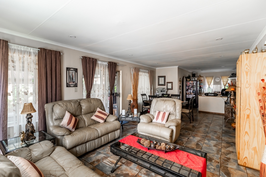 4 Bedroom Property for Sale in Waverley Gauteng