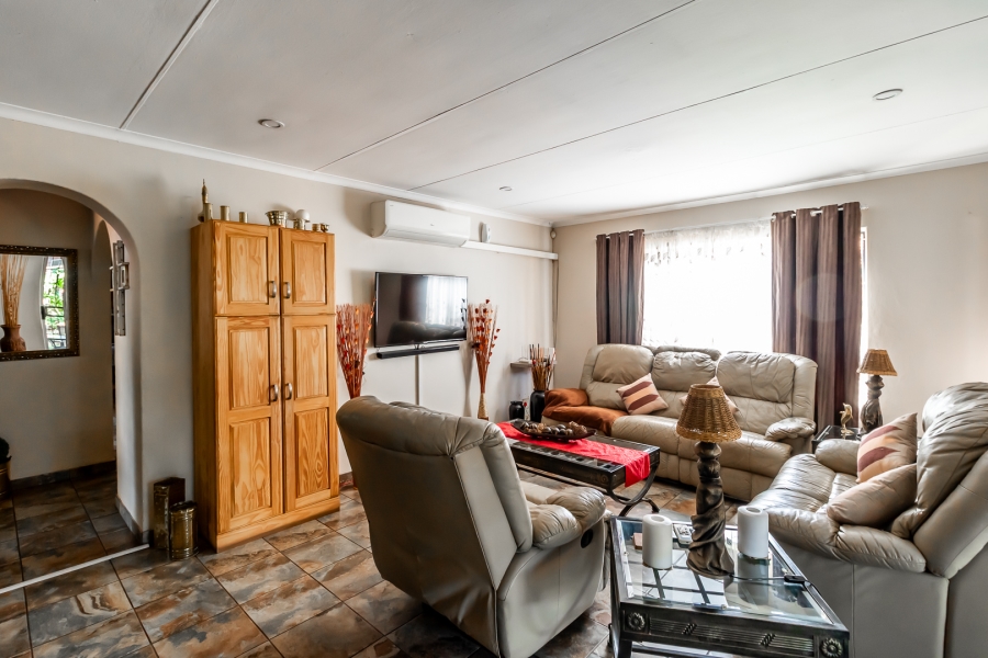 4 Bedroom Property for Sale in Waverley Gauteng
