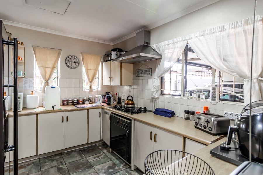 4 Bedroom Property for Sale in Waverley Gauteng