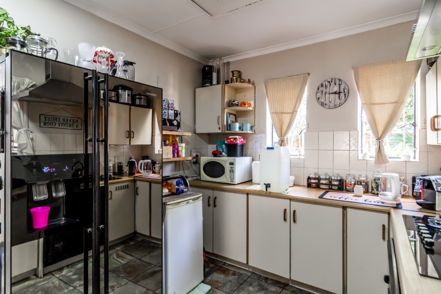 4 Bedroom Property for Sale in Waverley Gauteng