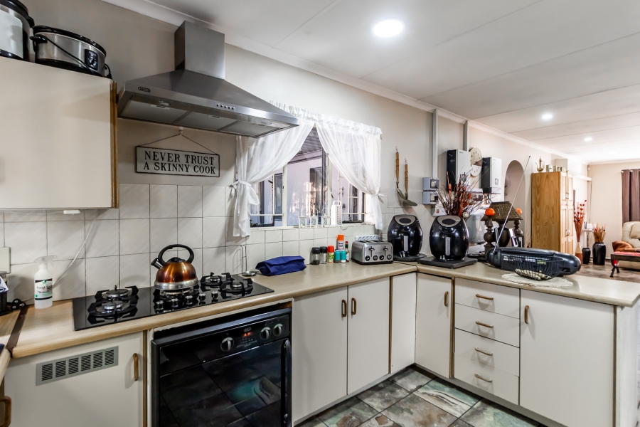 4 Bedroom Property for Sale in Waverley Gauteng