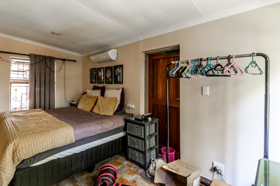 4 Bedroom Property for Sale in Waverley Gauteng