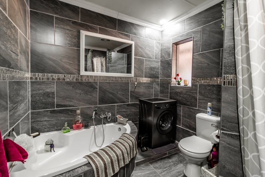 4 Bedroom Property for Sale in Waverley Gauteng