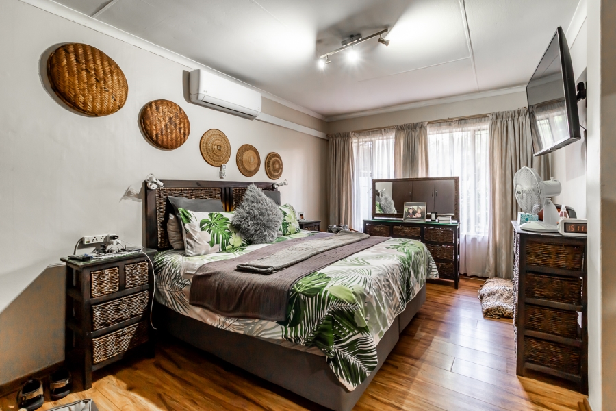 4 Bedroom Property for Sale in Waverley Gauteng