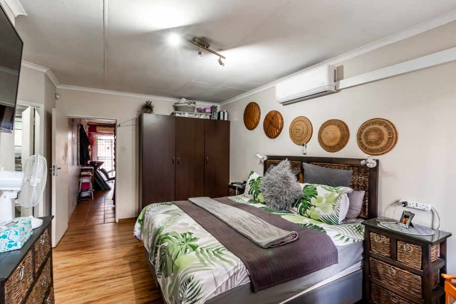 4 Bedroom Property for Sale in Waverley Gauteng