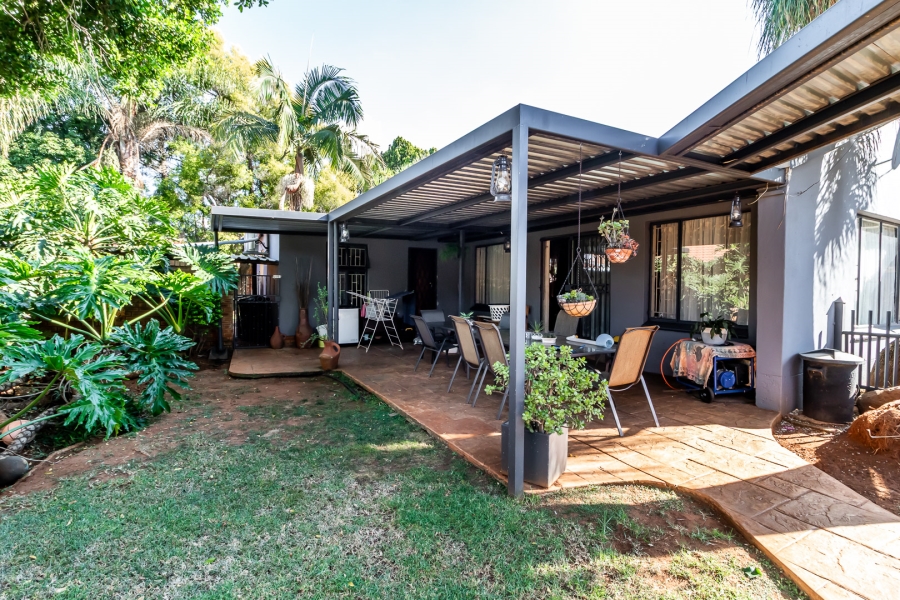 4 Bedroom Property for Sale in Waverley Gauteng