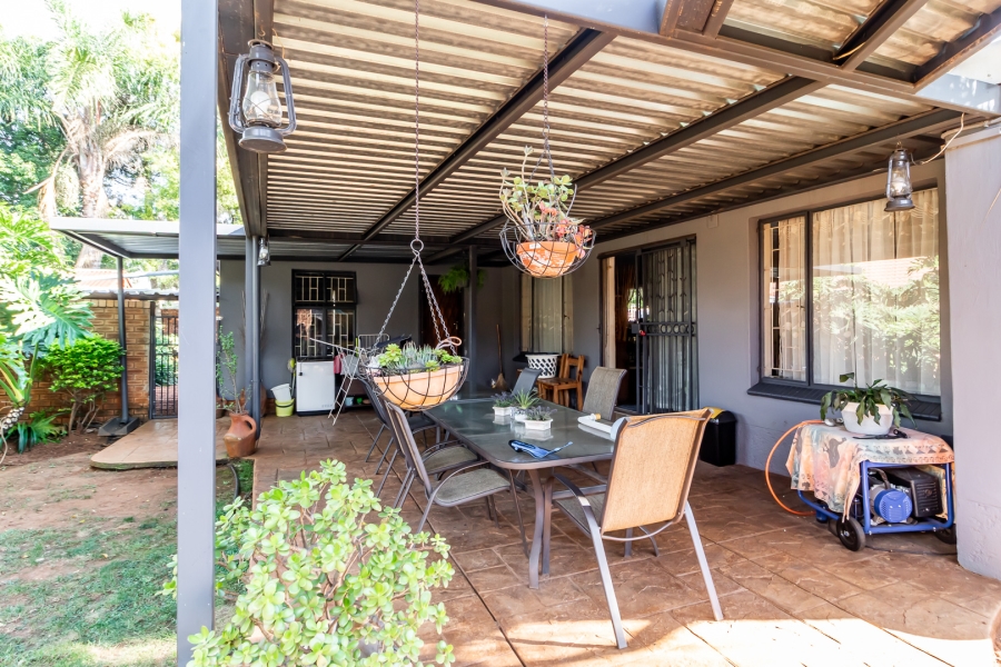 4 Bedroom Property for Sale in Waverley Gauteng