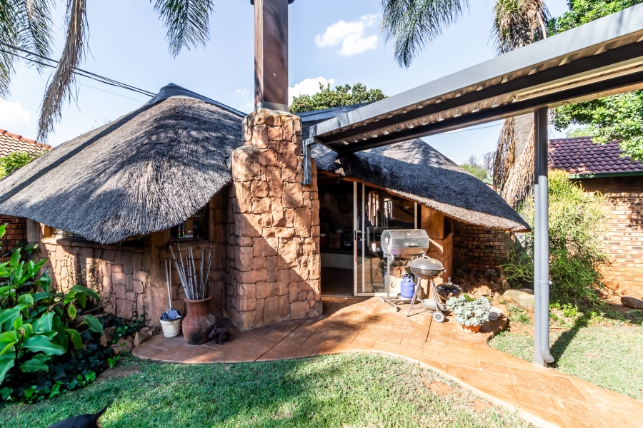 4 Bedroom Property for Sale in Waverley Gauteng