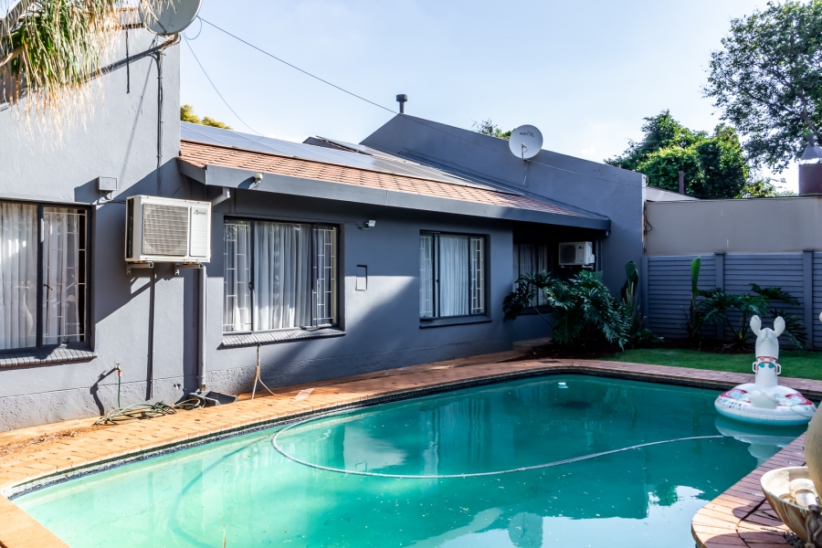 4 Bedroom Property for Sale in Waverley Gauteng